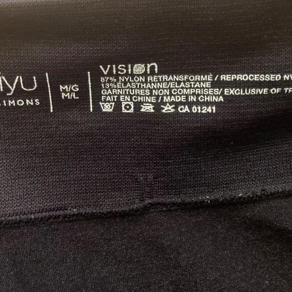 Miiyu by Simons - women’s Black bike shorts- sz Med/ Lge with 3 inch inseam - Picture 3 of 3